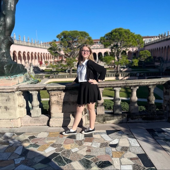 Meet your Posher, Mackenzie - Picture 2 of 3